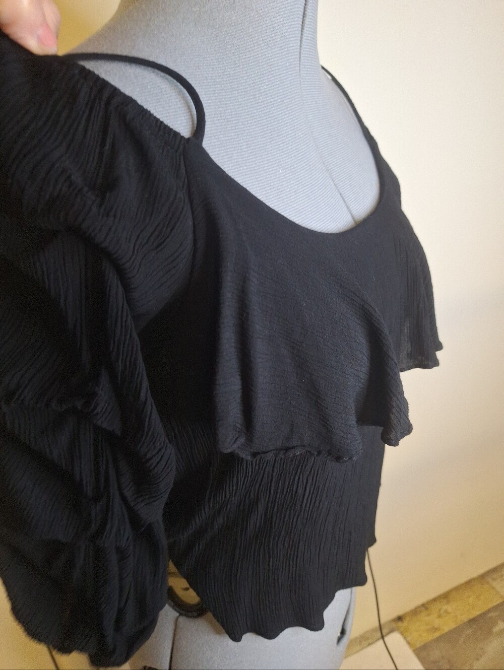 Zara Woman  Black Ribbed Off Shoulder Cropped Blouse.         Size XS